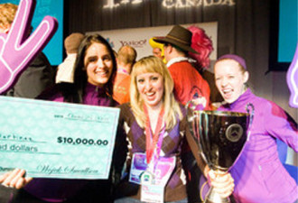 多伦多女子获剪刀石头布大赛冠军1万元