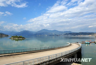 三峡工程完成试验性蓄水 现壮观美景