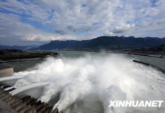 三峡工程完成试验性蓄水 现壮观美景