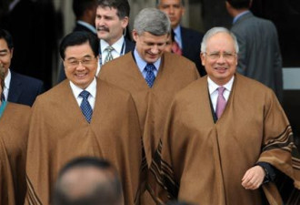 APEC峰会闭幕 各国元首穿南美披风合影
