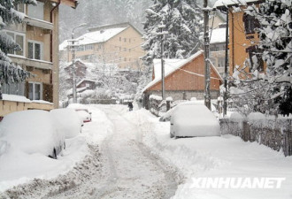 欧美地区普降大雪 居民生活受到影响