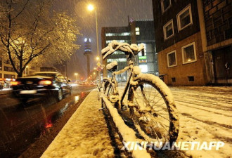 欧美地区普降大雪 居民生活受到影响