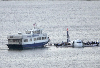 快讯：美国飞机被鸟群撞击掉入哈德森河