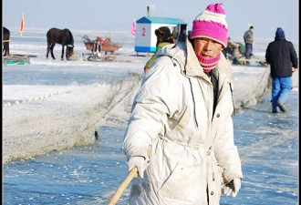 彪悍：传统东北人的冬天就是这样捕鱼的