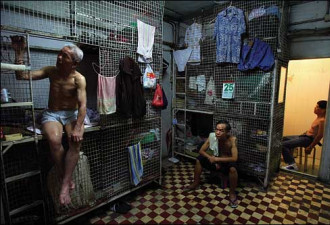 繁华下的丑陋：实拍香港贫民窟“笼屋”