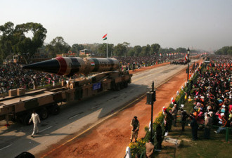 印度国庆举行阅兵仪式 展示先进武器