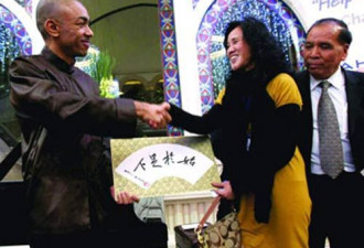 奥巴马弟弟携中国妻子在深圳首次“曝光”
