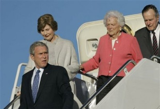 前总统布什卸任回乡 留烂摊子自称无憾