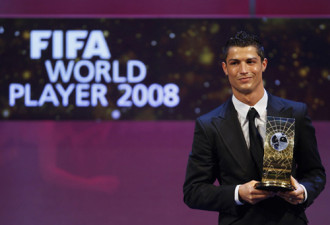 C·罗纳尔多获2008年世界足球先生称号