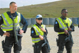 中国美女警花：在科索沃给将军当保镖