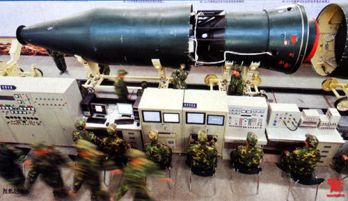 《解放军画报》刊登的DF-31A洲际导弹的战斗部及第三子级