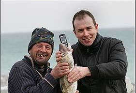 奇闻 英国男子丢失的手机在鱼肚中发现