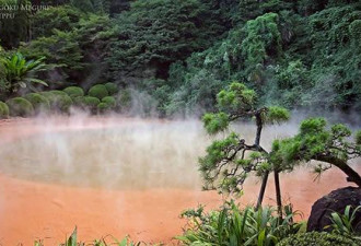 最迷人的七大温泉：大虹彩温泉会变色