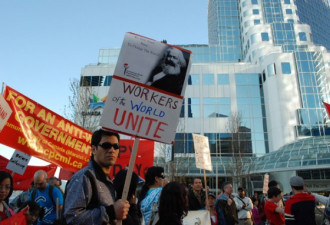 温哥华举行“五一”劳动节示威大游行