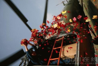 祭奠：512公斤鲜花撒向汶川地震灾区