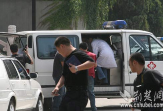 武汉大学内一男子持枪劫持人质被击毙