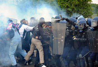 数千法国狱警罢工，并与警察发生冲突