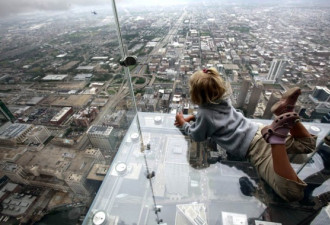 芝加哥百层高楼“全景玻璃阳台”触云端