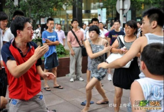 谁说女子不如男，南京男子被女人痛扁