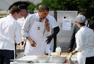 罕见：奥巴马父亲节亲自下厨做烧烤