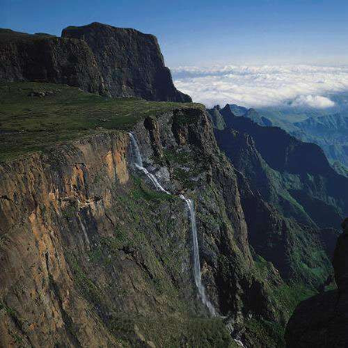 世界九大壮丽瀑布：最高瀑布落差979米(组图)