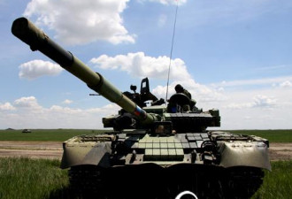 中俄部队出动坦克飞机进行首次合练