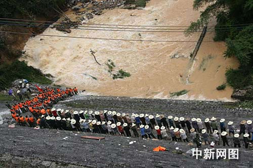 广西一处水库出险情万人转移当地否认将炸坝