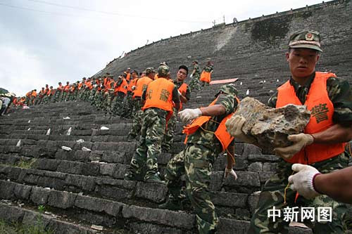 广西一处水库出险情万人转移当地否认将炸坝