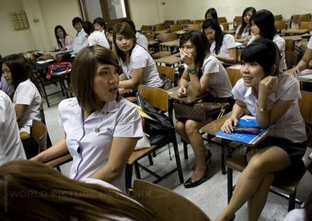 图片故事：曝光泰国人妖的学生生活(4)