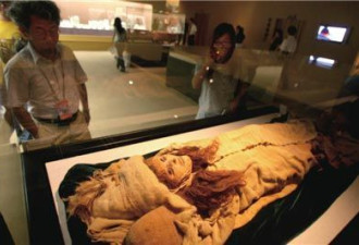 北京展出3具西域千年女干尸 面容清晰