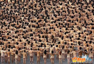 墨西哥首都两万人集体全裸破世界纪录