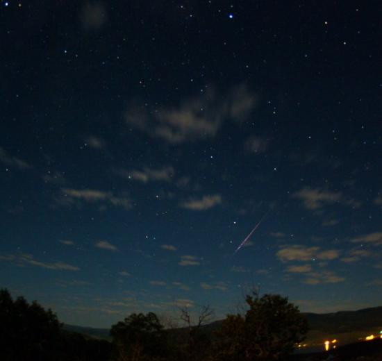 组图：英仙座流星雨光临地球(2)