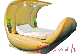 世界上最软的床：外形酷似卷曲舌头