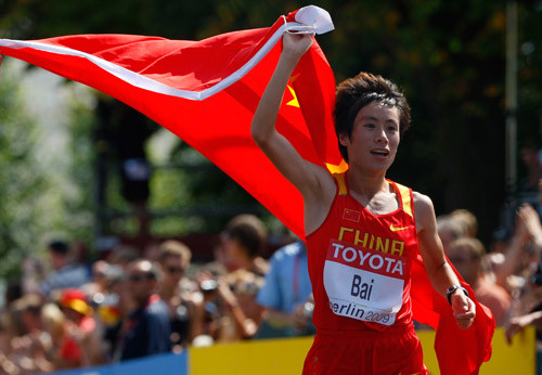 图文-田径世锦赛女子马拉松赛况五星红旗飘扬柏林