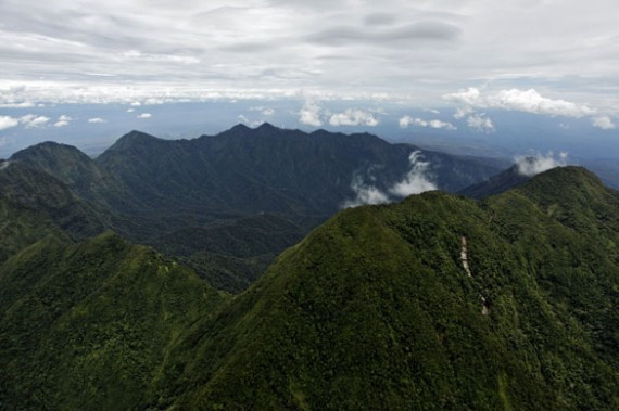 新几内亚主岛上的博萨维死火山口