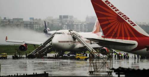 印度一架客机着火213名乘客紧急疏散(图)