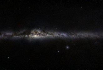 法国摄影师拍千张照片合成银河全景图