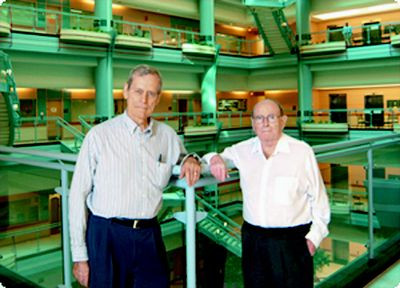 加拿大科學家狄爾（左）及麥庫絡。 網路照片