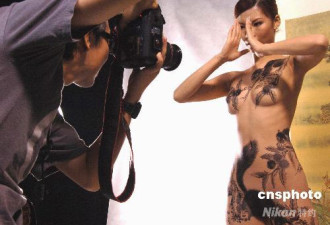 美女裸体上作画 广东举办人体彩绘大赛