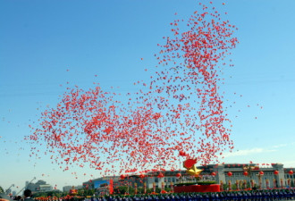 神奇:国庆气球空中自然聚成中国版图