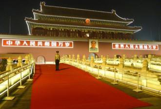 组图：天安门金水桥铺设红地毯迎国庆