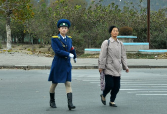 今日朝鲜印象:女警,女学生,女服务员…