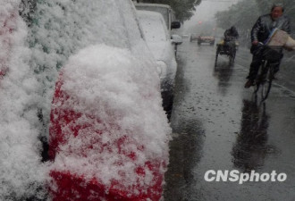 北京突降大雪致首都机场百余航班延误