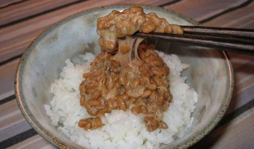 纳豆味噌汤浇米饭