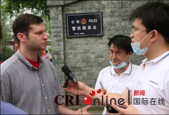 三位美国公民为了生存冒死偷渡到中国