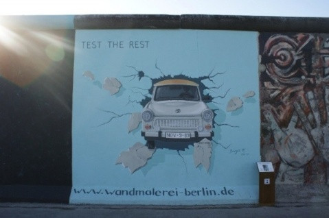 【艺术】The East Side Gallery-柏林墙上的艺术 - 连战 - 连战
