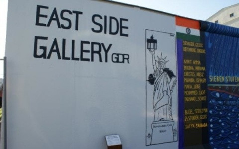 【艺术】The East Side Gallery-柏林墙上的艺术 - 连战 - 连战
