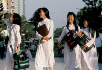 飘逸纯美:越南高中女生的美丽校服
