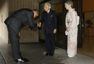 奥巴马向日本天皇深鞠躬遭美媒体指责