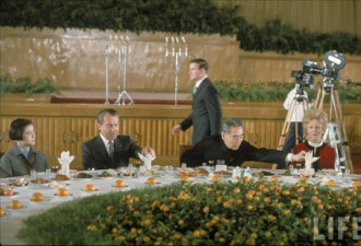 老照片:尼克松总统访华时享用的国宴